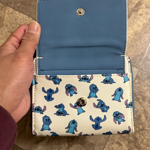 Disney Loungefly Blue and white Lilo & Stitch Wallet - Picture 6 of 10